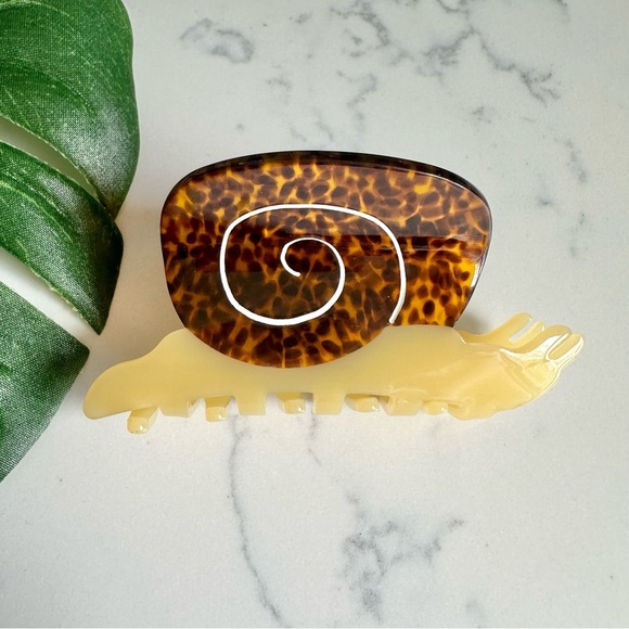 2/$30🌵 Snail Claw Clip Hair Accessory Tortioiseshell Slug Cute Acrylic Gift NEW - Picture 5 of 7